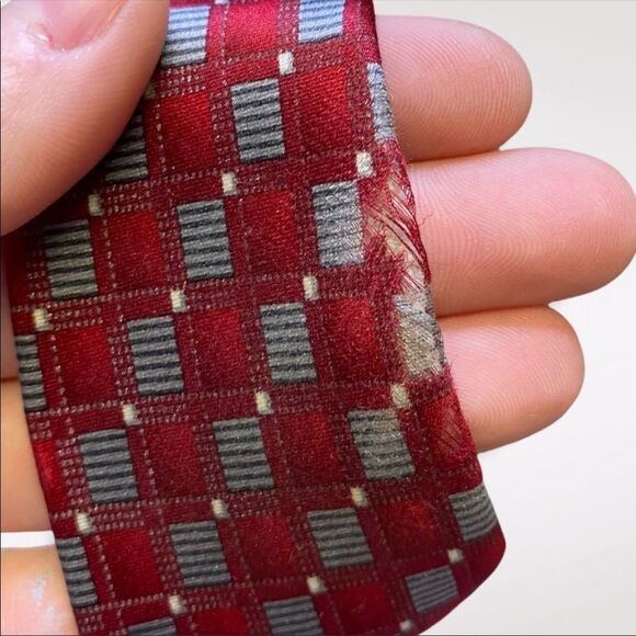ARROW | 3/$15 Red & Gray Patterned Silk Tie - Picture 5 of 5